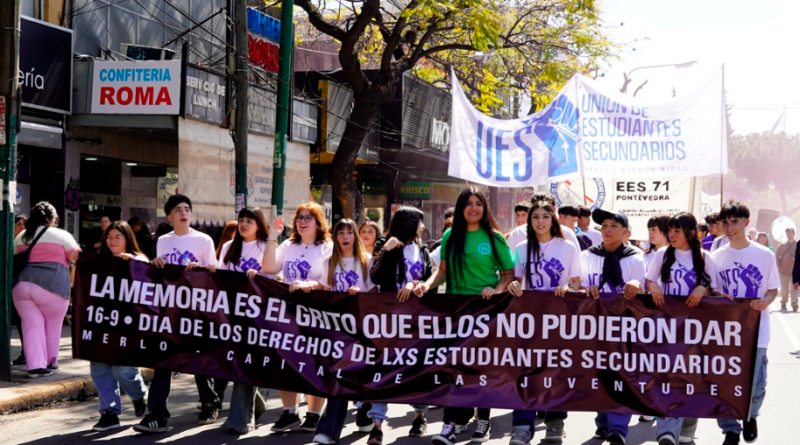 MERLO RECORDÓ LA “NOCHE DE LOS LÁPICES” CON UNA MASIVA MARCHA JUVENIL