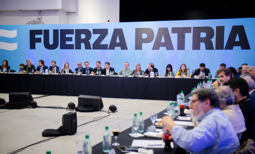 KICILLOF ENCABEZÓ UN ENCUENTRO CON CANDIDATOS, INTENDENTES Y DIRIGENTES DE FUERZA PATRIA: “ACÁ NADIE SE DESMOVILIZA”