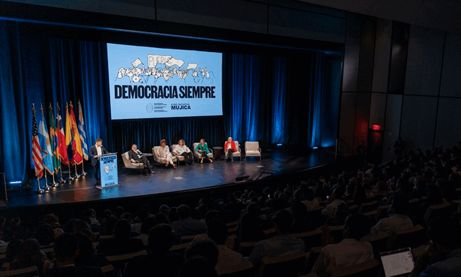 KICILLOF PARTICIPÓ DE LA JORNADA “DEMOCRACIA SIEMPRE” EN NUEVA YORK