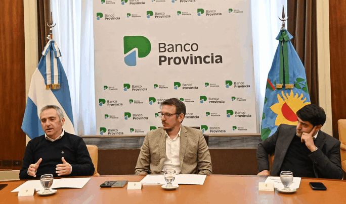 LARROQUE Y CUATTROMO FIRMARON CONVENIOS PARA PROYECTOS SOCIALES Y PRODUCTIVOS