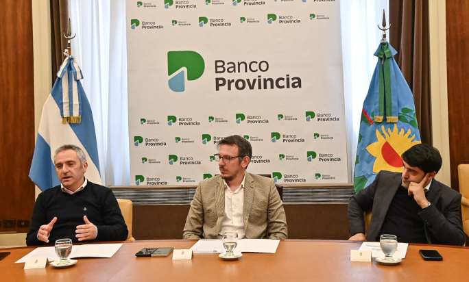 LARROQUE Y CUATTROMO FIRMARON CONVENIOS PARA PROYECTOS SOCIALES Y PRODUCTIVOS