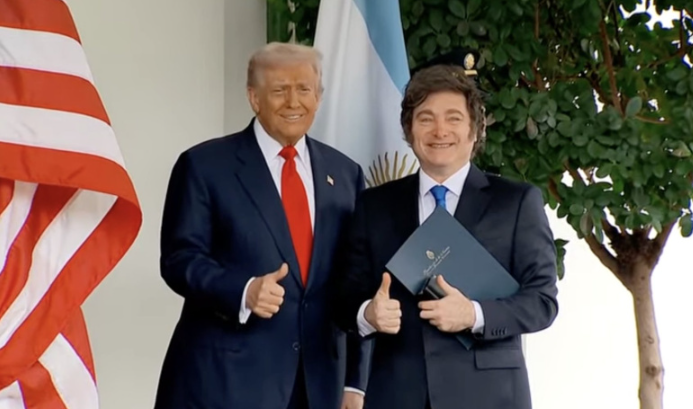TRUMP CONDICIONÓ LA AYUDA A MILEI AL RESULTADO DE LAS ELECCIONES: “SI PIERDE, NO SEREMOS GENEROSOS” TRUMP CONDICIONÓ LA AYUDA A MILEI AL RESULTADO DE LAS ELECCIONES: “SI PIERDE, NO SEREMOS GENEROSOS”