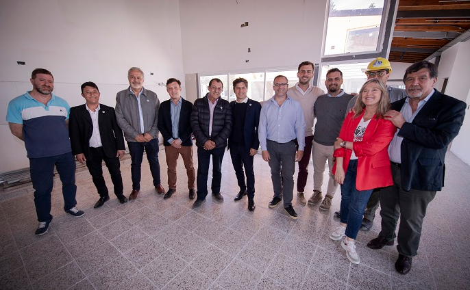 KICILLOF RECORRIÓ LOS AVANCES DE OBRA DE UN NUEVO JARDÍN MATERNAL EN BENITO JUÁREZ Y HABLÓ DE UN “ESTADO HACIÉNDOSE CARGO DE INCLUIR A TODOS” KICILLOF RECORRIÓ LOS AVANCES DE OBRA DE UN NUEVO JARDÍN MATERNAL EN BENITO JUÁREZ Y HABLÓ DE UN “ESTADO HACIÉNDOSE CARGO DE INCLUIR A TODOS”