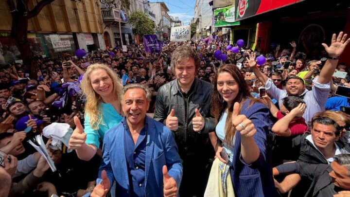 MILEI CERRÓ LA GIRA POR SANTIAGO DEL ESTERO Y TUCUMÁN ENTRE APLAUSOS, INCIDENTES Y LLAMADOS A «NO AFLOJAR» MILEI CERRÓ LA GIRA POR SANTIAGO DEL ESTERO Y TUCUMÁN ENTRE APLAUSOS, INCIDENTES Y LLAMADOS A «NO AFLOJAR»