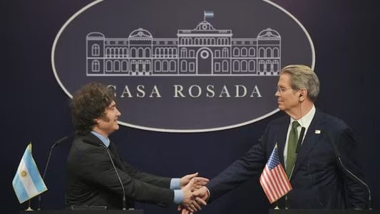 ARGENTINA Y ESTADOS UNIDOS SELLAN UN SWAP DE US$ 20.000 MILLONES PARA REFUERZO DE RESERVAS