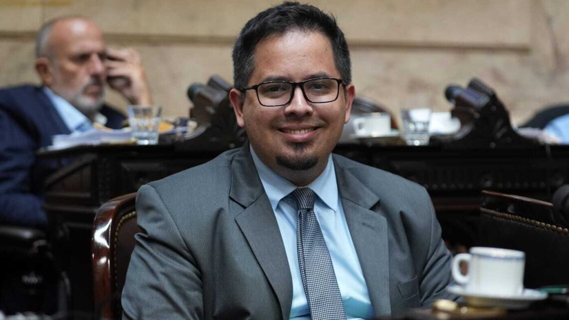 ESCÁNDALO EN TIERRA DEL FUEGO: DENUNCIAN AL DIPUTADO LIBERTARIO SANTIAGO PAULI POR PRESUNTO DESVÍO DE FONDOS PÚBLICOS ESCÁNDALO EN TIERRA DEL FUEGO: DENUNCIAN AL DIPUTADO LIBERTARIO SANTIAGO PAULI POR PRESUNTO DESVÍO DE FONDOS PÚBLICOS