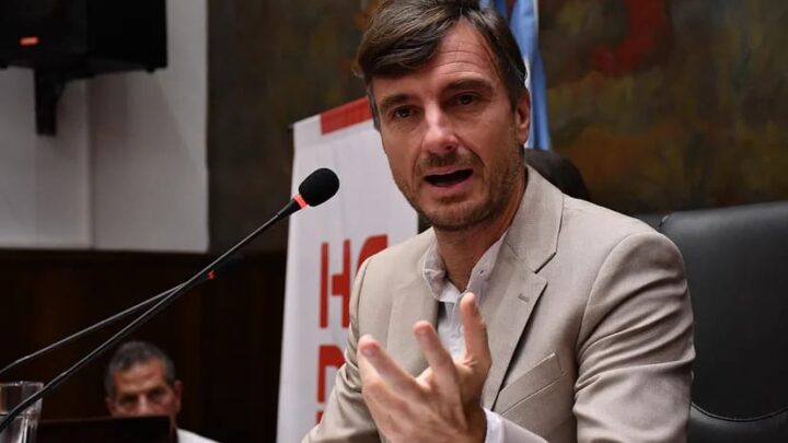 EL INTENDENTE Y SU GABINETE POSTERGAN EL COBRO DE -SUS-HABERES PARA GARANTIZAR EL PAGO DE SUELDOS Y AGUINALDOS AL PERSONAL MUNICIPAL