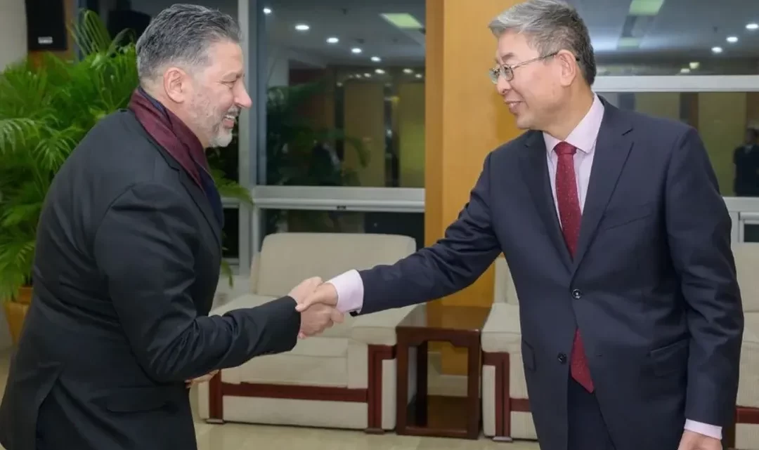 MENÉNDEZ SELLÓ ACUERDOS ESTRATÉGICOS EN CHINA PARA IMPULSAR LA INDUSTRIA Y EL COMERCIO DE MERLO