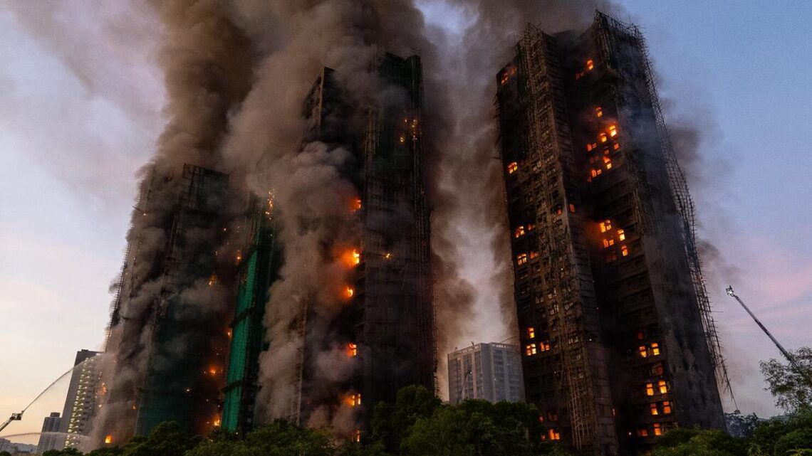 INCENDIO EN HONG KONG DEJA AL MENOS 13 MUERTOS TRAS DEVASTAR VARIOS RASCACIELOS