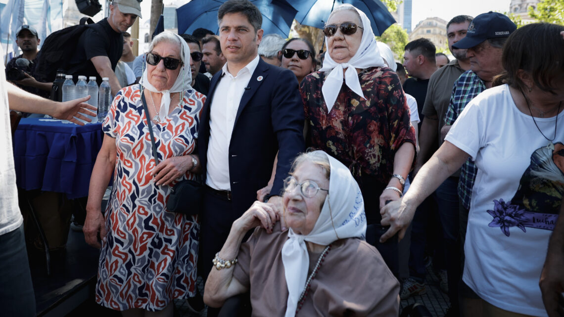 Kicillof participó de la ronda de las Madres de Plaza de Mayo en homenaje a Hebe de Bonafini