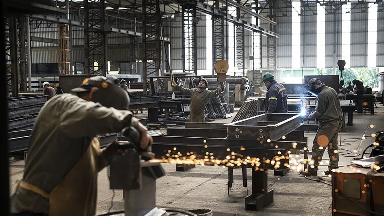 CRECEN LAS SEÑALES DE CRISIS ECONÓMICA: EL 15 % DE LAS EMPRESAS INDUSTRIALES PLANTEA REDUCIR PERSONAL EN EL PRÓXIMO TRIMESTRE