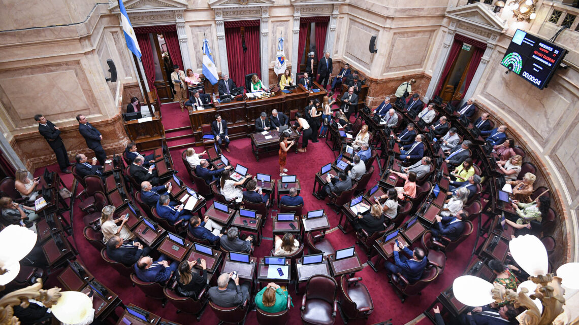 EL SENADO APRUEBA DOS LEYES CLAVE: BAJA LA EDAD DE IMPUTABILIDAD A 14 AÑOS Y SANCIONA LA REFORMA LABORAL