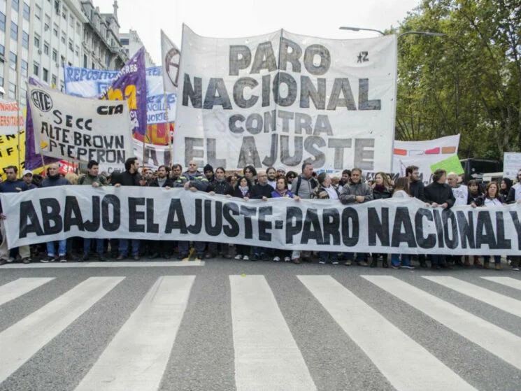 EL GOBIERNO ANUNCIÓ QUE LES DESCONTARÁ EL DÍA A LOS EMPLEADOS ESTATALES QUE SE ADHIERAN AL PARO GENERAL