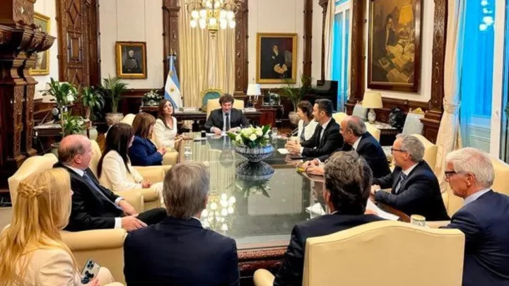 GABINETE DE MILEI DEFINE LA AGENDA LEGISLATIVA EN CASA ROSADA ANTES DE UNA SEMANA CLAVE EN EL CONGRESO