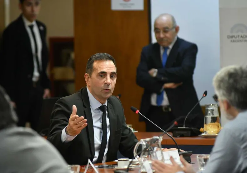 GOBIERNO DEFENDIÓ LA REFORMA LABORAL: “LOS JÓVENES YA NO QUIEREN IRSE 35 DÍAS DE VACACIONES”