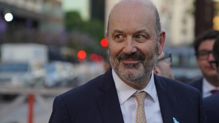 EL GOBIERNO IMPULSA LA “LEY HOJARASCA” PARA DEROGAR MÁS DE 70 NORMAS Y PROFUNDIZAR LA DESREGULACIÓN