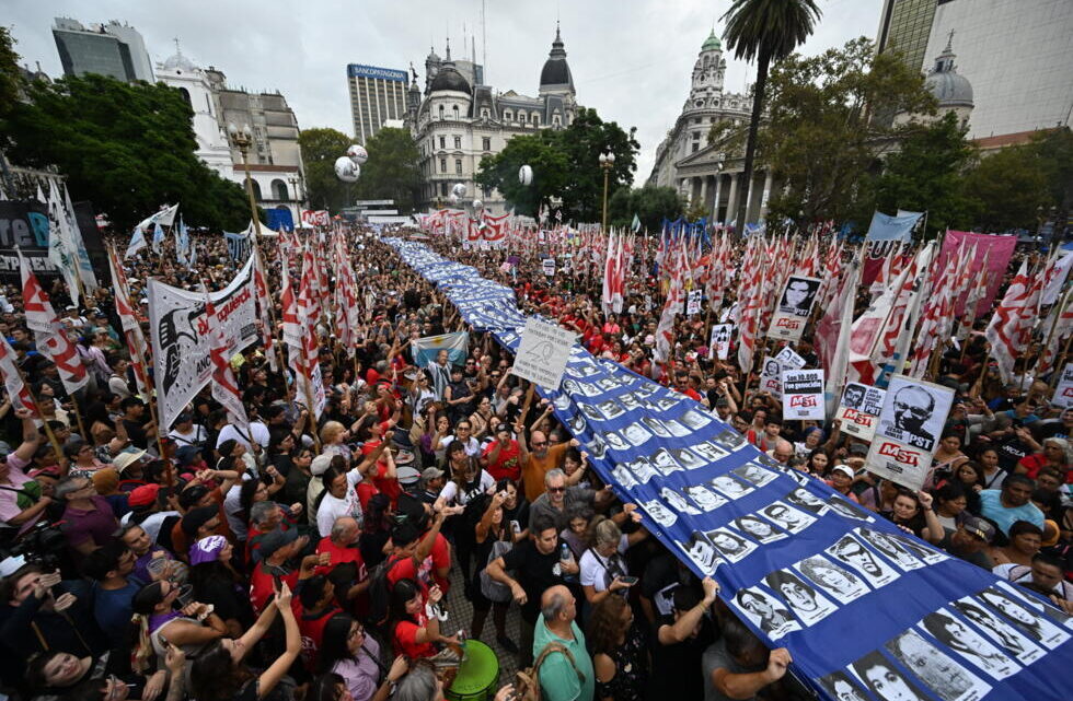MULTITUDINARIA MARCHA POR LOS 50 AÑOS DEL GOLPE: MEMORIA, CRÍTICAS AL GOBIERNO Y UNA PLAZA QUE VOLVIÓ A SER EPICENTRO POLÍTICO