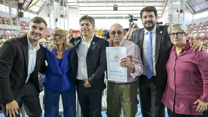 MI ESCRITURA, MI CASA – Kicillof entregó 430 escrituras gratuitas a familias de Morón