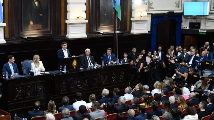 KICILLOF APUNTÓ CONTRA MILEI EN LA APERTURA DE SESIONES: “NO ES LA GENTE, ES EL RUMBO ECONÓMICO”