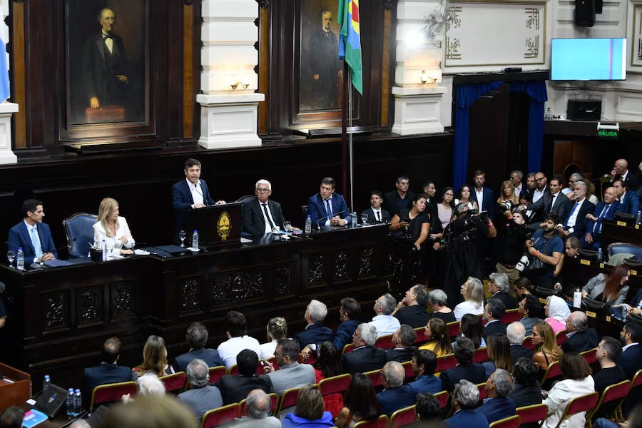 KICILLOF APUNTÓ CONTRA MILEI EN LA APERTURA DE SESIONES: “NO ES LA GENTE, ES EL RUMBO ECONÓMICO”