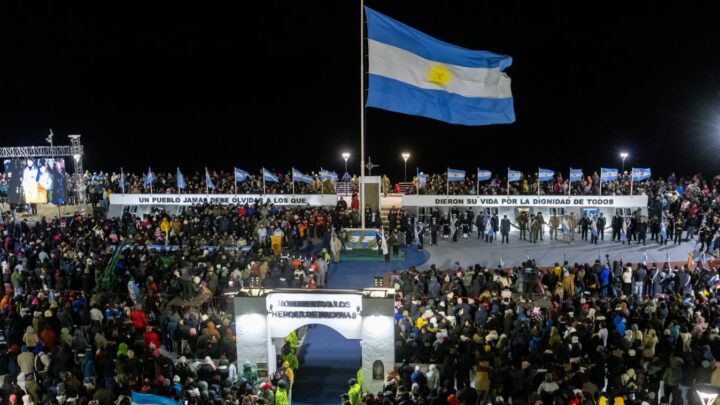 Kicillof participó del acto por el Día de los veteranos y los caídos en Malvinas en Ushuaia