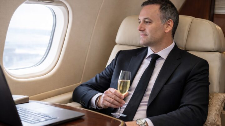 LA JUSTICIA CONFIRMÓ QUE ADORNI VIAJÓ A ARUBA EN PRIMERA CLASE CON TODA SU FAMILIA Y SE AGRAVA LA INVESTIGACIÓN