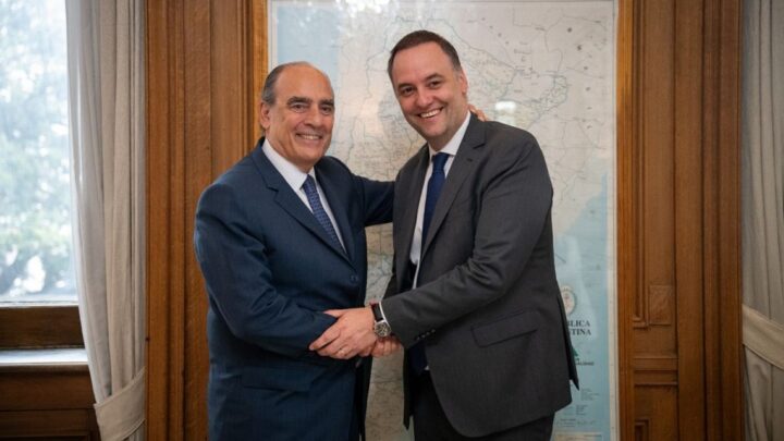 FRANCOS CRUZÓ A ADORNI EN MEDIO DEL ESCÁNDALO: “LO VI MAL, SOBERBIO”