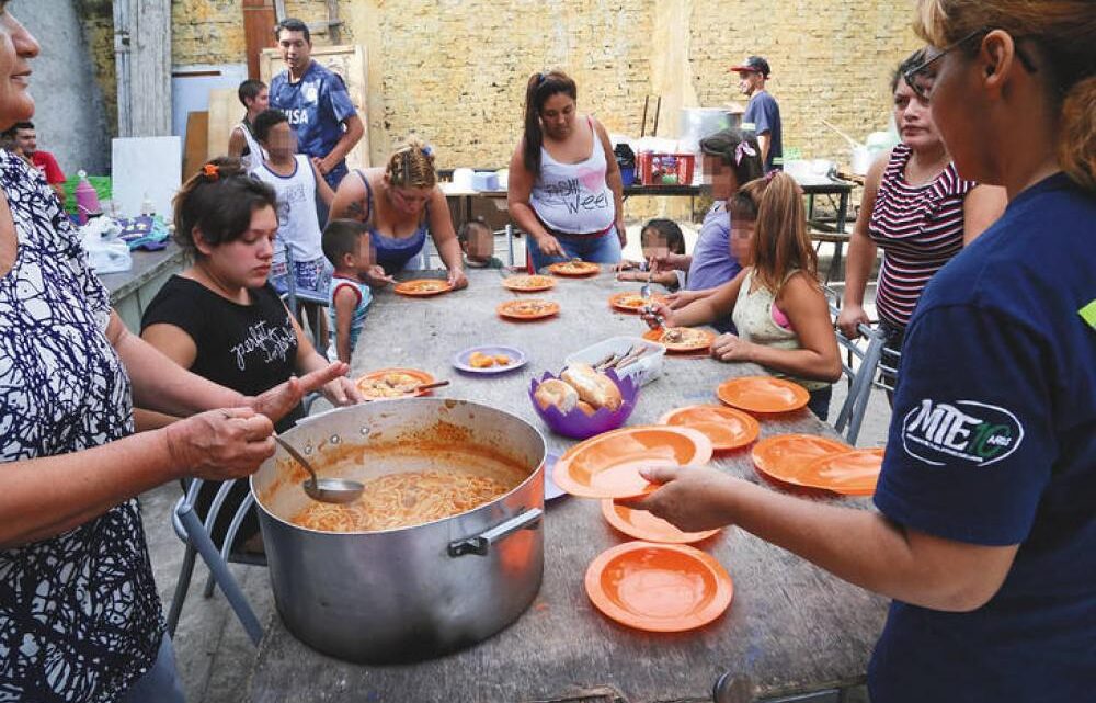 A pesar de la deserción del gobierno nacional, la Provincia aumenta 30% el SAE, 25% los programas sociales y duplica asistencia alimentaria a municipios