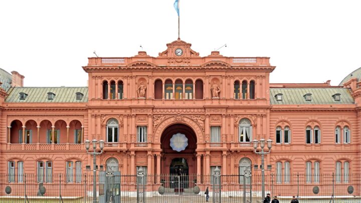 FUERTE CRÍTICA DE LA IGLESIA AL GOBIERNO POR LA CENSURA A PERIODISTAS EN CASA ROSADA