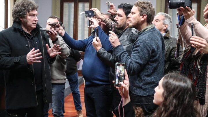 ARGENTINA CAE EN EL RANKING MUNDIAL DE LIBERTAD DE PRENSA Y ENCIENDE ALERTAS SOBRE EL CLIMA PARA EL PERIODISMO