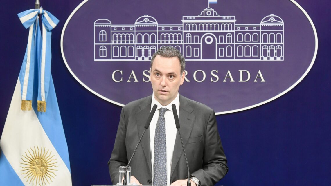 ADORNI REAPARECIÓ EN CASA ROSADA Y BUSCÓ REORDENAR EL MENSAJE DEL GOBIERNO EN MEDIO DE LAS TENSIONES POLÍTICAS