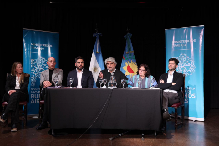 Correa: “Es imperioso regular el trabajo para cuidar a quienes lo ejercen”