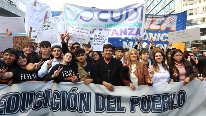“MILEI VIVE EN UNA ARGENTINA DE FANTASÍA”: FUERTE RESPALDO DE FERNANDO ESPINOZA Y AXEL KICILLOF A LA MARCHA FEDERAL UNIVERSITARIA