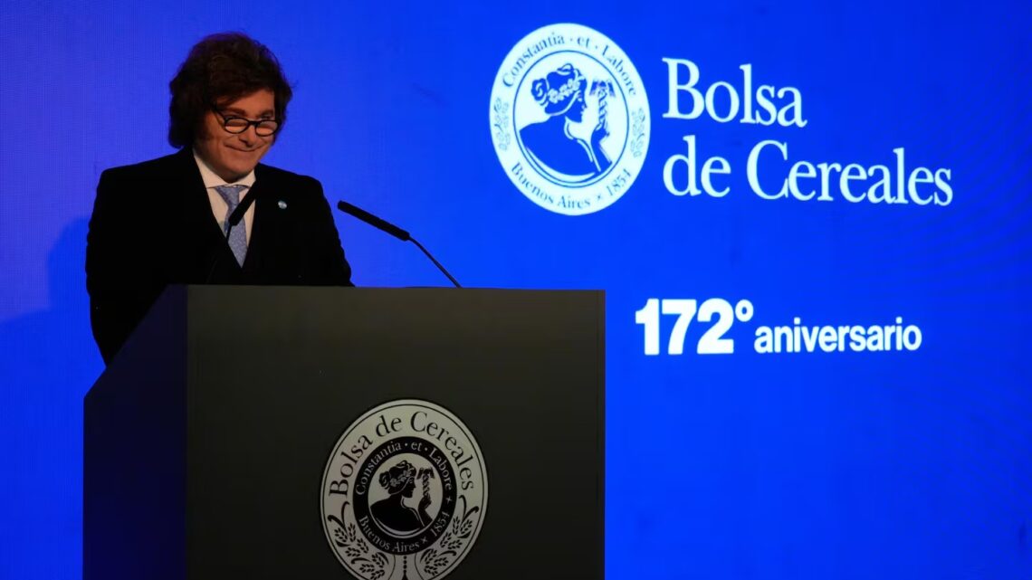MILEI EN LA BOLSA DE CEREALES: ENTRE LA EUFORIA FINANCIERA Y UNA ARGENTINA QUE NO LLEGA A FIN DE MES