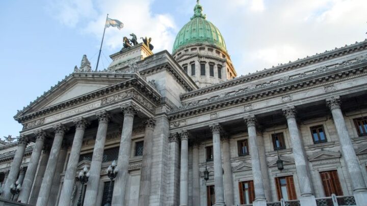 DIPUTADOS APROBÓ LA “LEY HOJARASCA”: QUÉ SON LAS 70 NORMAS QUE EL GOBIERNO BUSCA MODIFICAR O DEROGAR