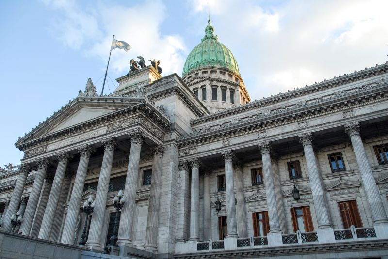 DIPUTADOS APROBÓ LA “LEY HOJARASCA”: QUÉ SON LAS 70 NORMAS QUE EL GOBIERNO BUSCA MODIFICAR O DEROGAR