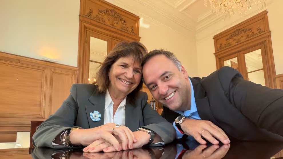 PATRICIA BULLRICH LE EXIGIÓ A ADORNI QUE PRESENTE SU DECLARACIÓN JURADA Y EL ESCÁNDALO SACUDE AL GOBIERNO