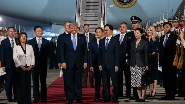 TRUMP REDOBLA LA PRESIÓN SOBRE CHINA Y VUELVE A TENSIONAR EL ESCENARIO GLOBAL: “NO NOS VAMOS A DEJAR AVASALLAR”