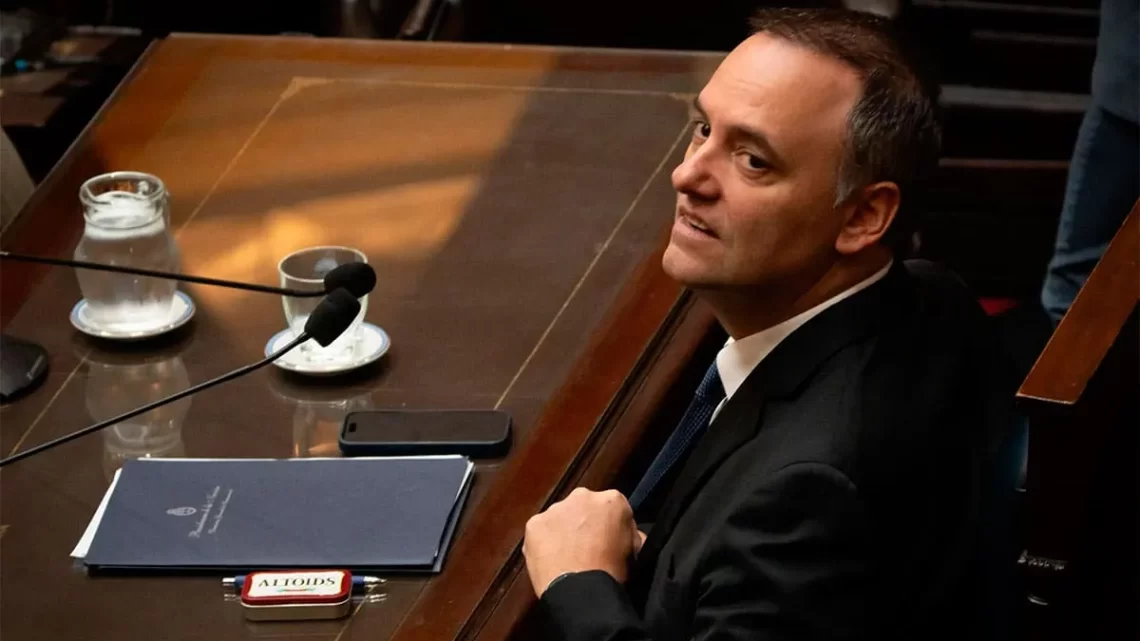 DIPUTADOS DEBATE LA INTERPELACIÓN A MANUEL ADORNI EN UNA SESIÓN CLAVE PARA EL GOBIERNO