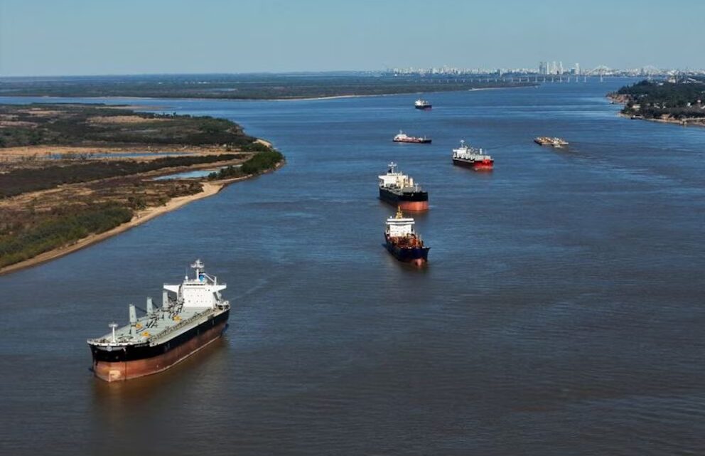 EL GOBIERNO COMPLETÓ LA PRIVATIZACIÓN DE LA HIDROVÍA Y CRECE LA POLÉMICA POR EL CONTROL DE LA PRINCIPAL RUTA EXPORTADORA DEL PAÍS