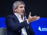 CAPUTO IMPULSA UNA NUEVA LEY DE “INOCENCIA FISCAL” PARA QUE LOS ARGENTINOS SAQUEN LOS DÓLARES DEL COLCHÓN