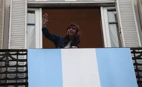 A UN AÑO DE LA CONDENA A CRISTINA KIRCHNER: ACTOS, MOVILIZACIONES Y UNA DISPUTA QUE SIGUE MARCANDO LA POLÍTICA ARGENTINA