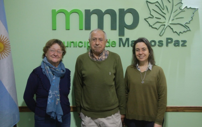 Entrega de computadora a la Escuela de Adultos Nº702