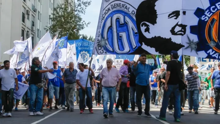 LA CGT EVALÚA UN NUEVO PARO GENERAL CONTRA LA REFORMA LABORAL Y CRECE LA TENSIÓN CON EL GOBIERNO