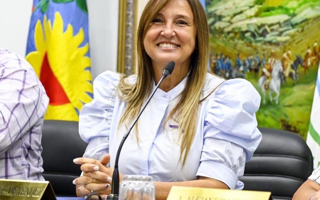 Karina Menéndez: «El día que se rompa el peronismo, se rompe la Argentina en mil pedazos»