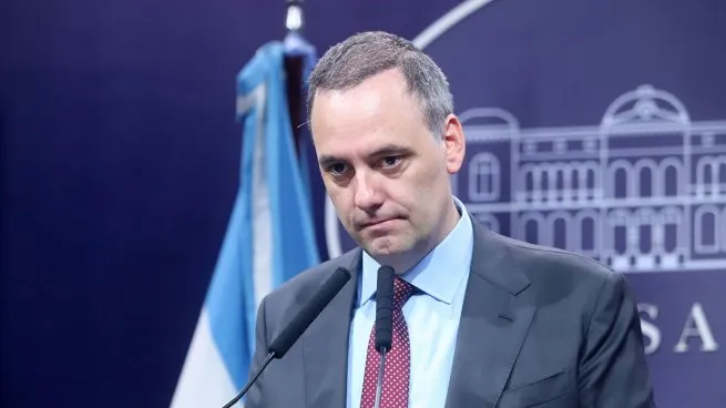 MANUEL ADORNI RENUNCIÓ EN MEDIO DE UN ESCÁNDALO JUDICIAL Y UNA CRISIS POLÍTICA QUE SACUDE AL GOBIERNO
