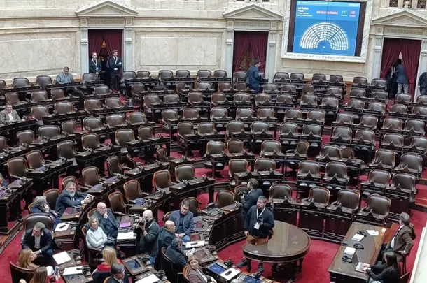 EL OFICIALISMO VOLVIÓ A BLINDAR A ADORNI: FRACASÓ LA SESIÓN PARA INTERPELAR AL JEFE DE GABINETE