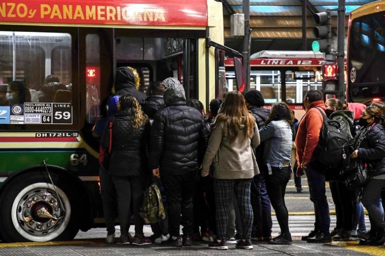 LA CANASTA DE SERVICIOS PÚBLICOS AUMENTÓ 4,6% EN JULIO Y YA REPRESENTA EL 15% DEL SALARIO PROMEDIO
