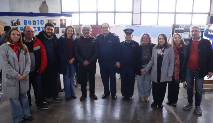 Correa inauguró la muestra del CFL Nº403 que funciona en la Base Aérea