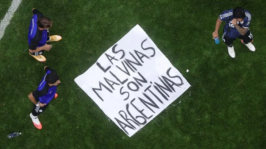 EL GOBIERNO BRITÁNICO REDOBLÓ LA TENSIÓN TRAS LA DERROTA ANTE ARGENTINA: “LA COPA DEL MUNDO PUEDE NO SER NUESTRA, PERO LAS MALVINAS SÍ LO SON”